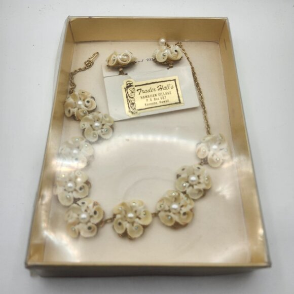 Trader Halls Hawaiian Village Necklace And Clip-On Earrings Set 50s 60s Vintage - Picture 11 of 11